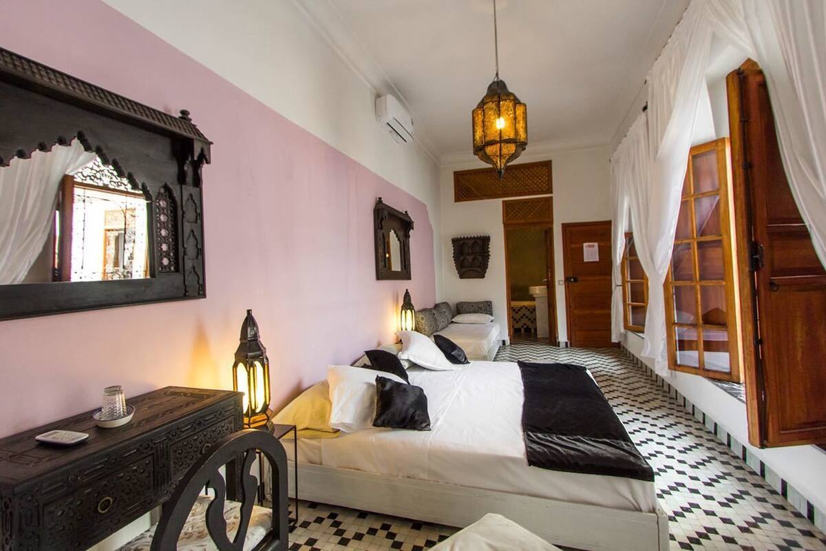 Premium bedding, in-room safe, individually decorated