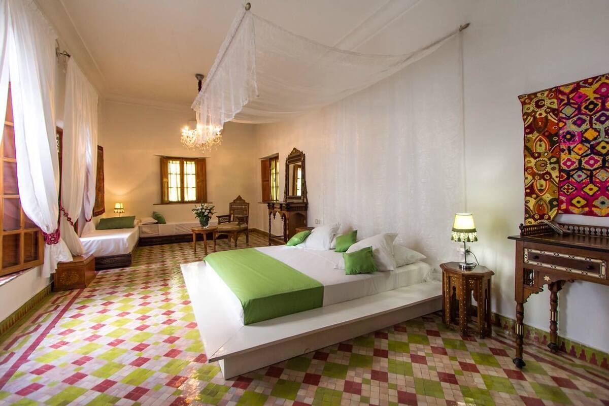 Premium bedding, in-room safe, individually decorated