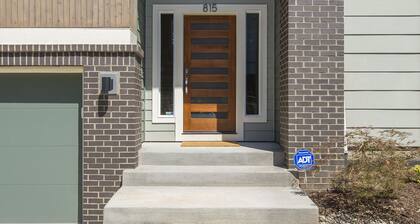 Luxurious Zen Modern in the Historic N. Mississippi District. Sanitized , clean!