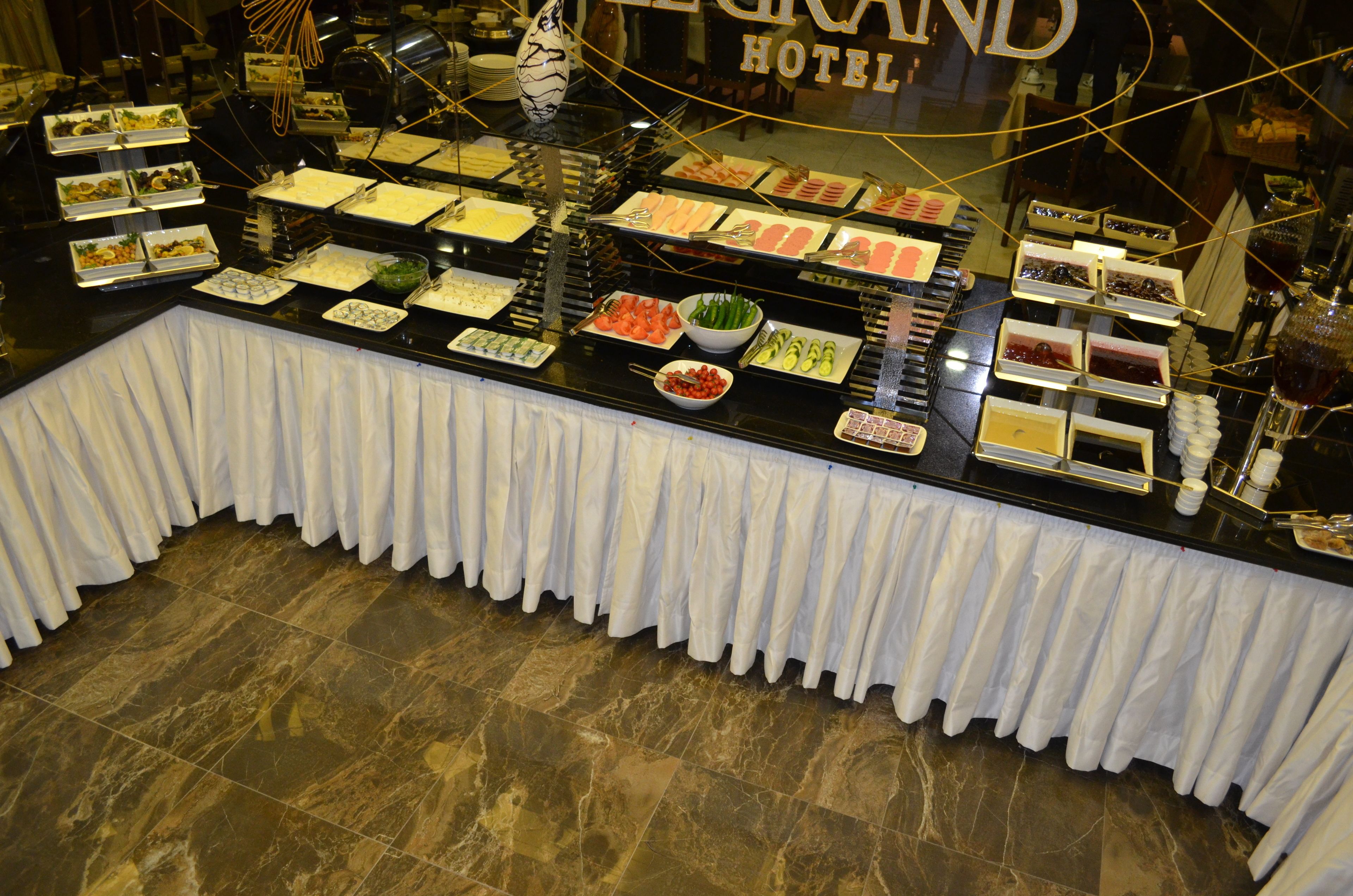 Daily buffet breakfast for a fee