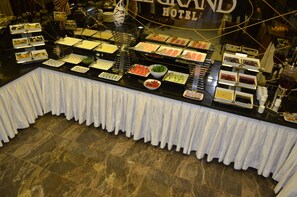 Daily buffet breakfast for a fee