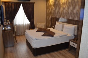 Standard Single Room | Premium bedding, minibar, in-room safe, individually decorated - Otel Le Grand (Adana)