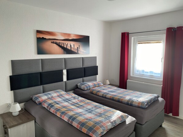 Family Apartment | 高档床上用品、特色装修、特色家居、办公桌