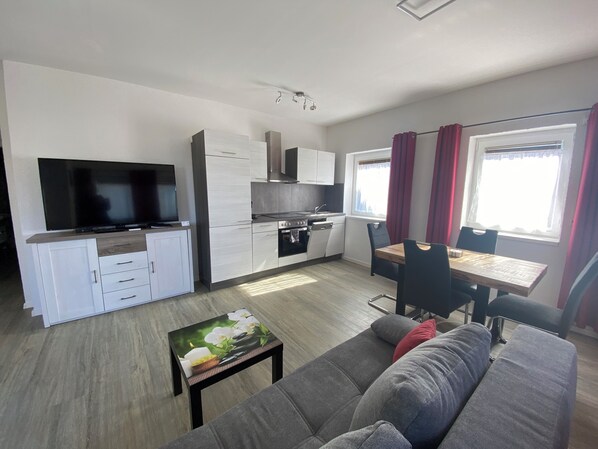 Family Apartment | Private kitchen | Full-size fridge, oven, stovetop, dishwasher - Race & Rest Apartments (Baar)