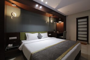 Premier Studio, 1 King Bed | Living room