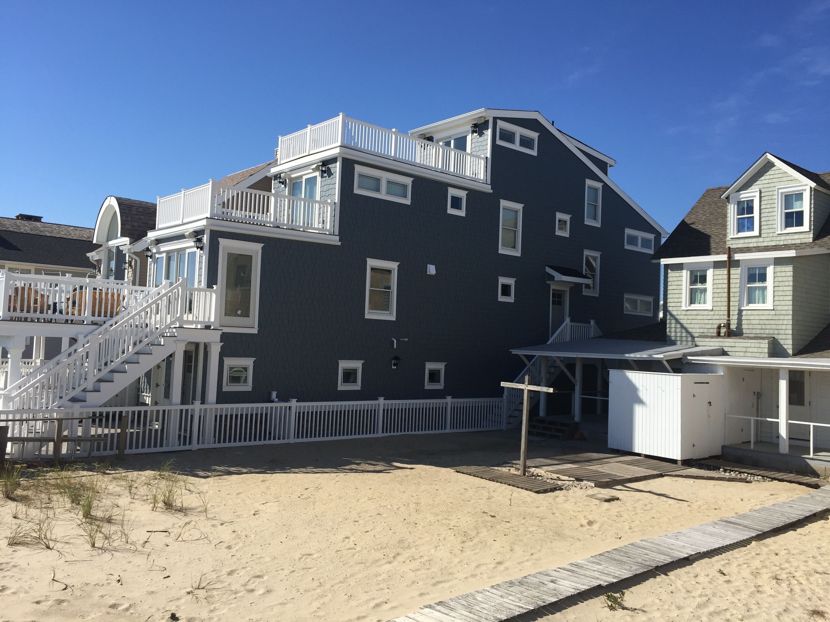 Ocean Front, Single Family Home with 5 BR, 4.5 Baths and 4 large decks 