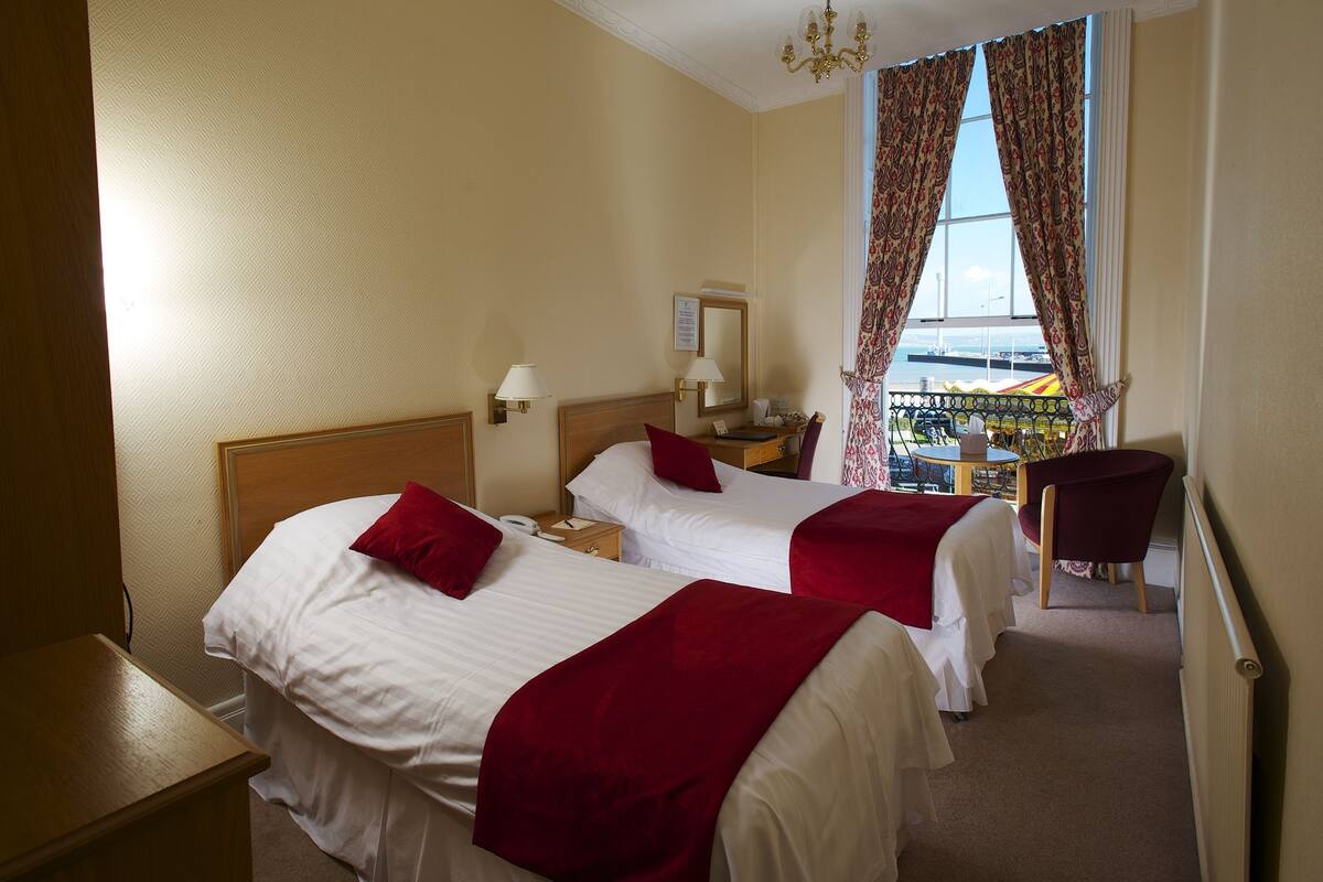 Twin Room, Non Smoking, Balcony | Desk, iron/ironing board (on request), WiFi (free), bed sheets