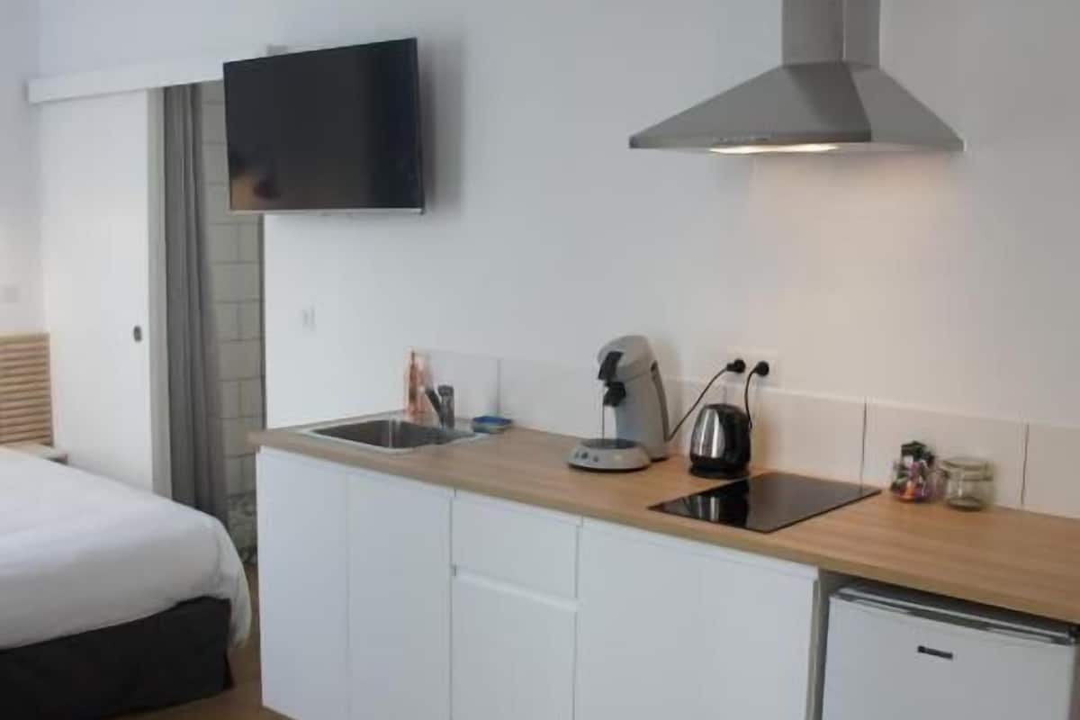 studio suite | premium bedding, individually decorated, individually furnished, desk