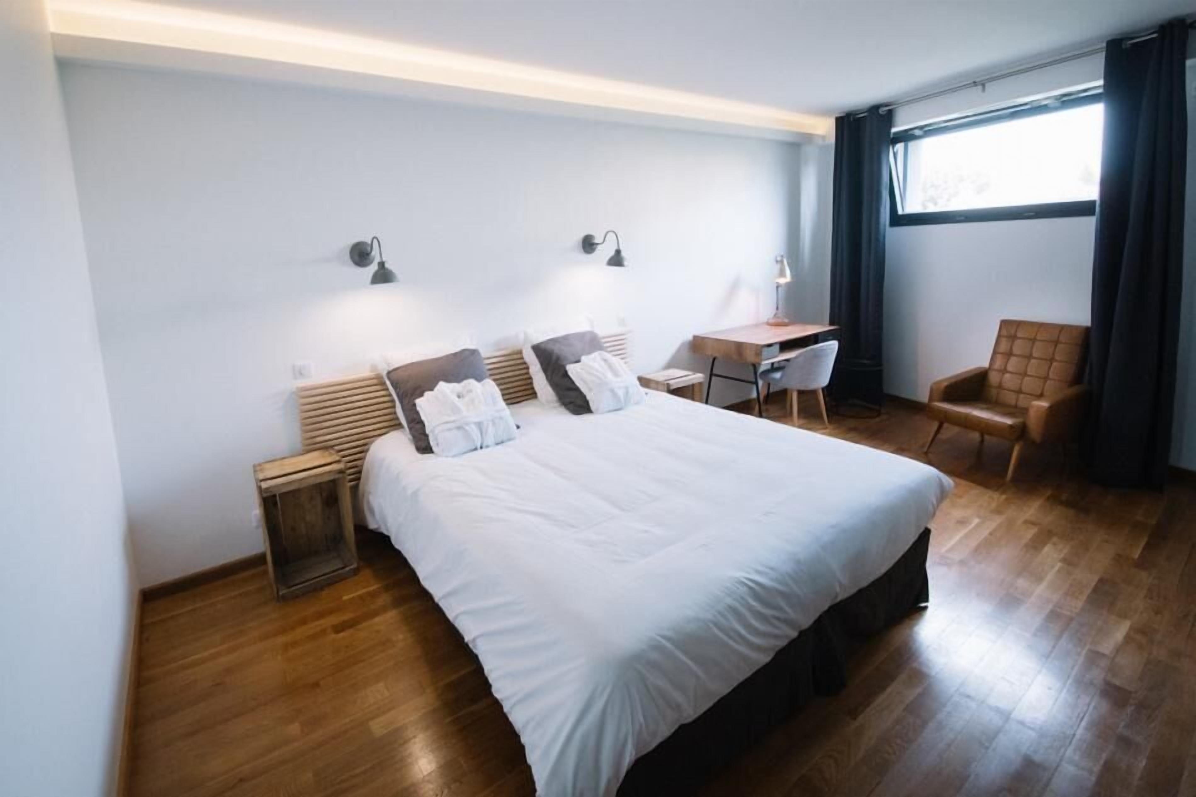 superior double room | premium bedding, individually decorated, individually furnished, desk