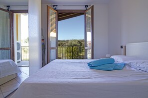 Desk, cots/infant beds, rollaway beds