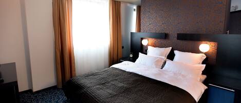 Minibar, desk, soundproofing, iron/ironing board