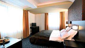 Minibar, desk, soundproofing, iron/ironing board