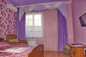 Deluxe Double Room | Desk, iron/ironing board, rollaway beds, free WiFi