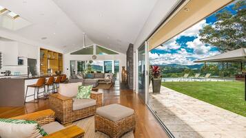 House, 4 Bedrooms | Living area | TV, fireplace