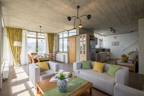 Full-sized fridge, microwave, oven, stovetop - Anna Boutique Villas (Agios Vasileios)
