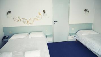 Bureau, rideaux occultants, chambres insonorisées