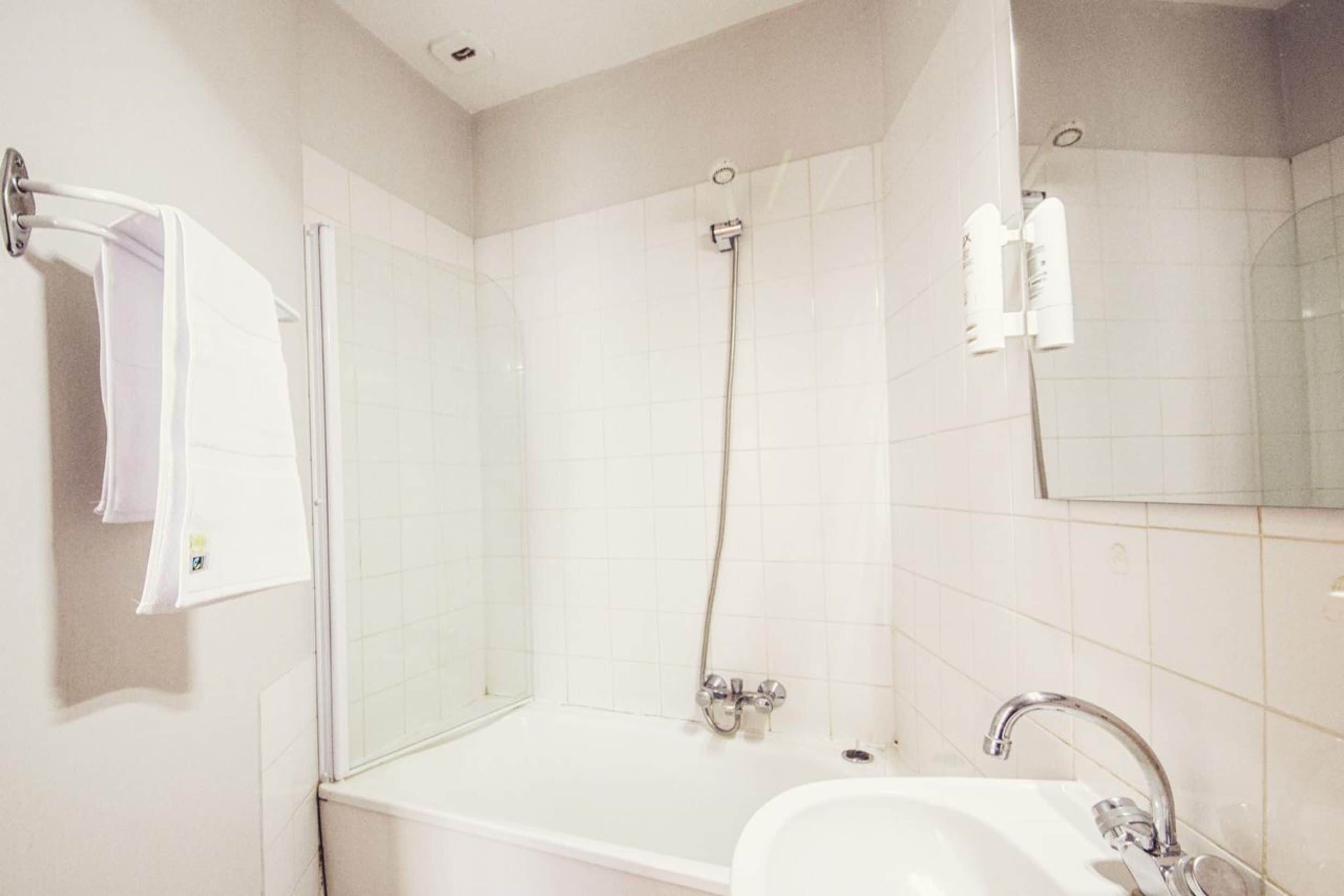 single room, 1 single bed, non smoking | bathroom | hair dryer, towels