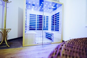 Single Room, 1 Twin Bed, Non Smoking | Bathroom shower - The Old Hotel Ravel (Clermont-Ferrand)