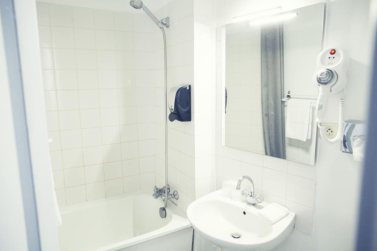 hair dryer, towels