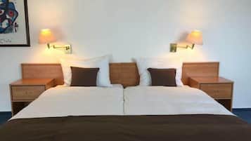 Brankas, meja kerja, tempat tidur lipat/tambahan, dan Wi-Fi gratis