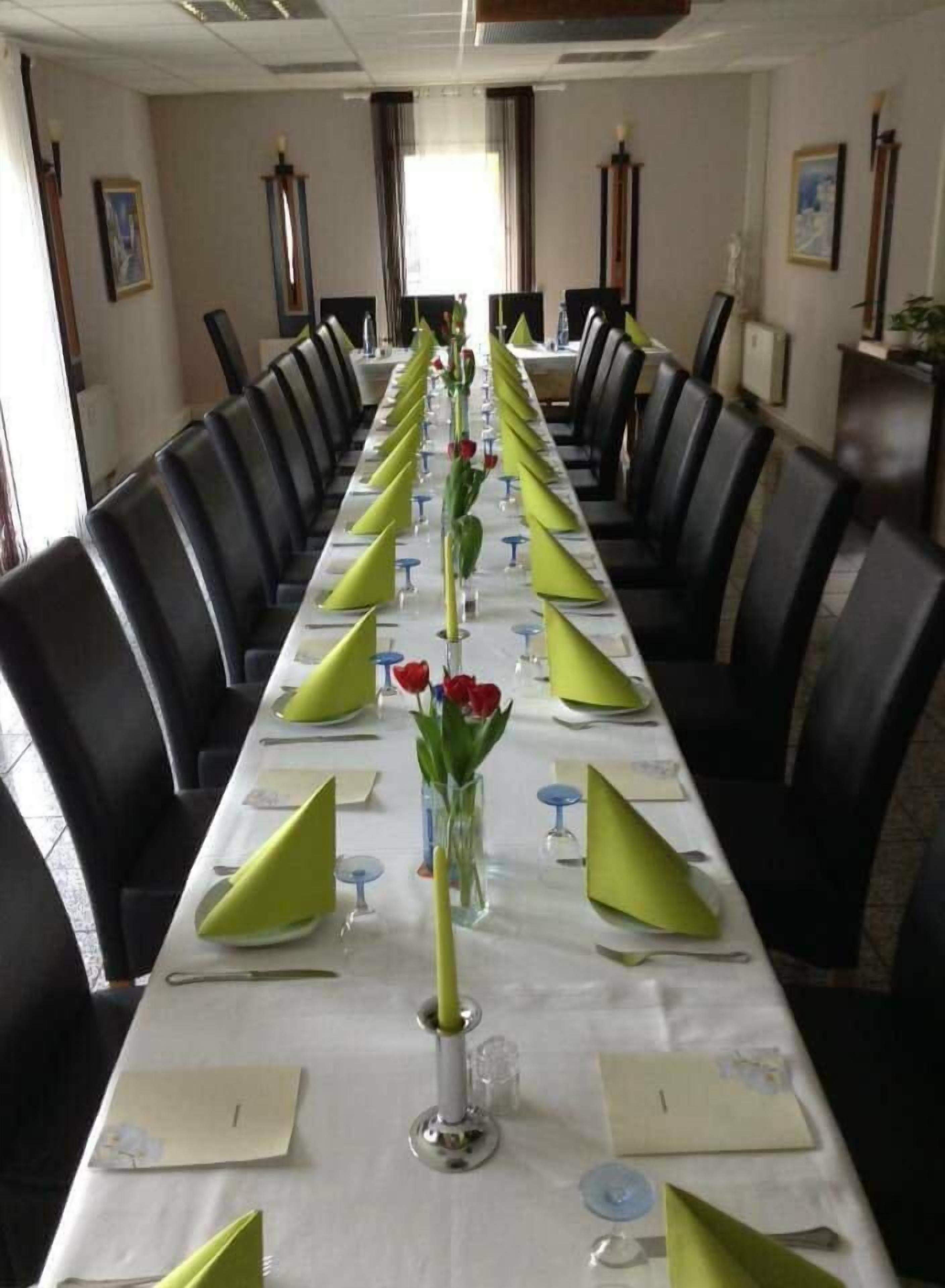 lunch and dinner served, greek cuisine