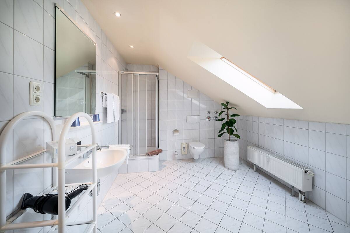 deluxe double room | bathroom | shower, free toiletries, hair dryer, slippers