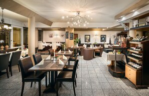 Se sirven comidas, cenas y cocina griega 