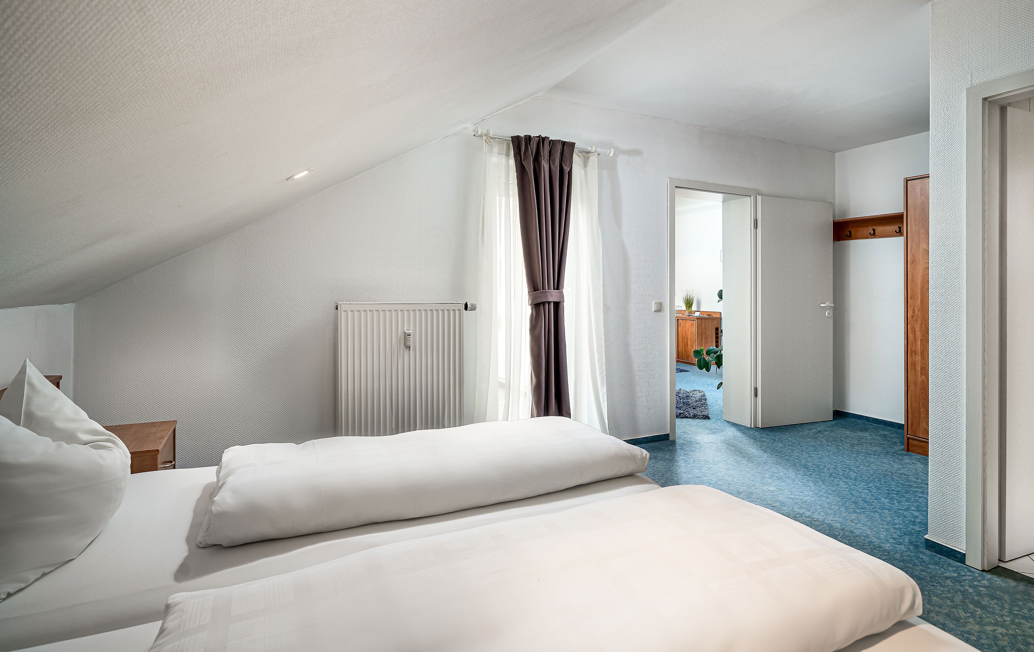 deluxe double room | in-room safe, desk, rollaway beds, free wifi