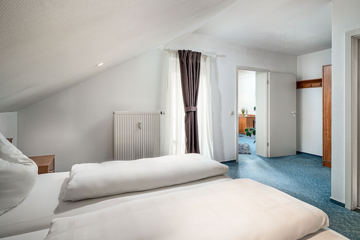 deluxe double room | in-room safe, desk, rollaway beds, free wifi