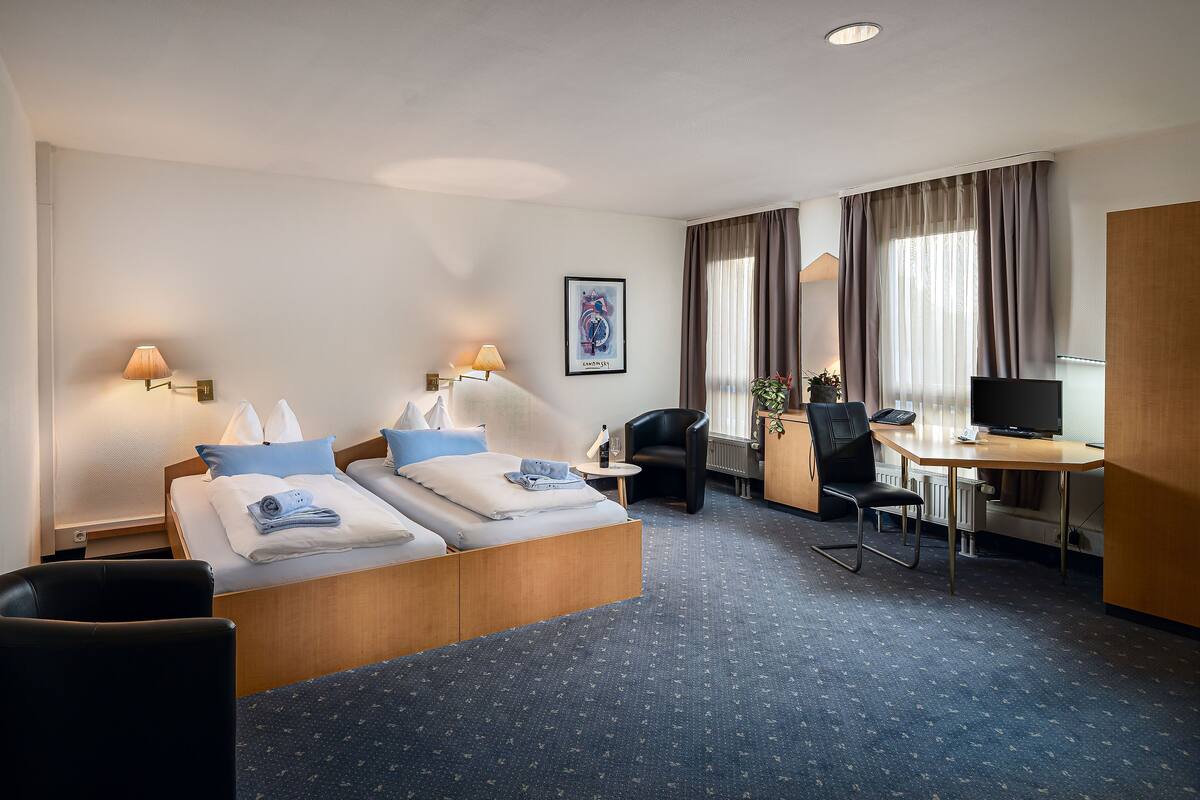 deluxe double room | in-room safe, desk, rollaway beds, free wifi