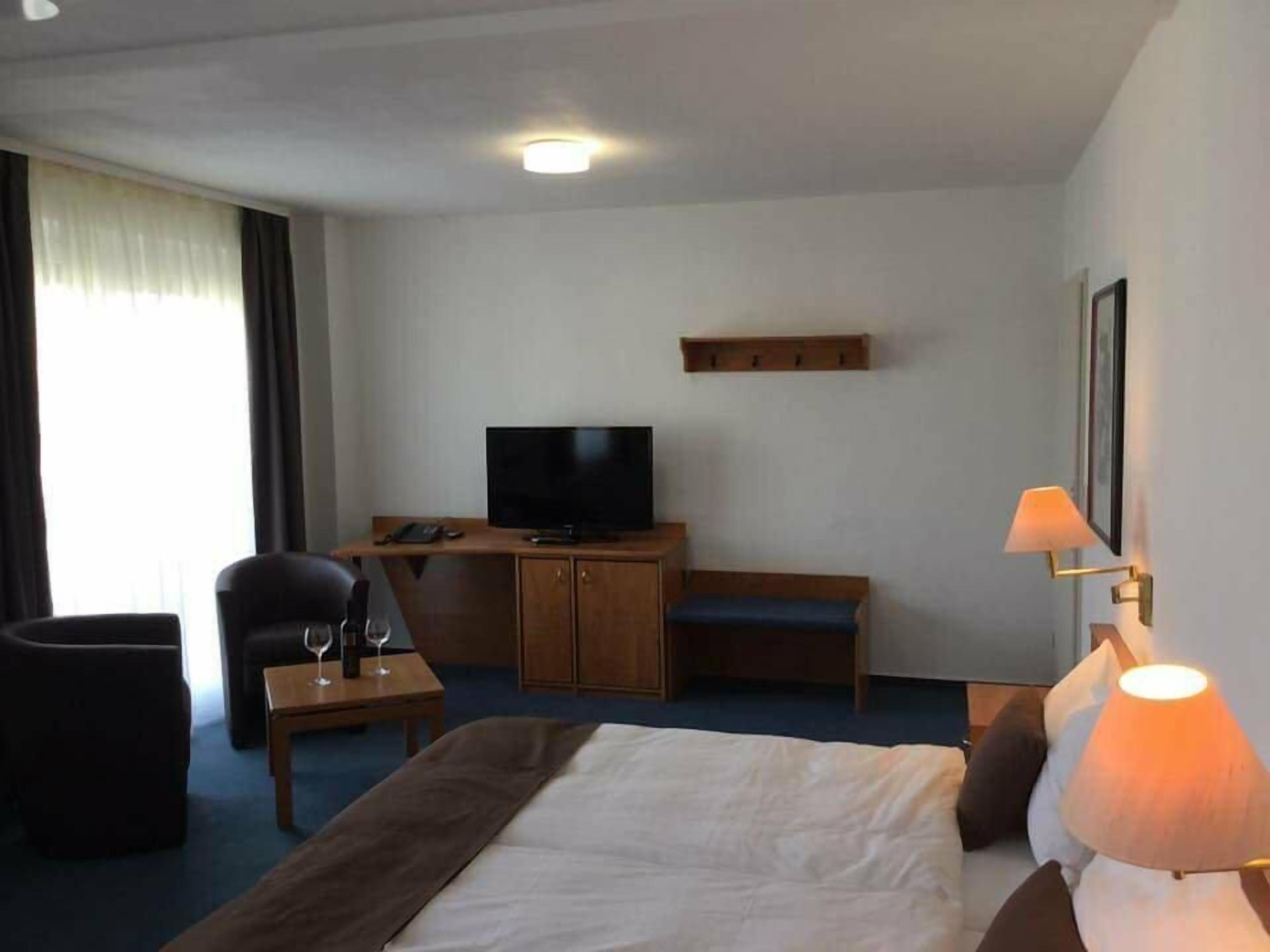 in-room safe, desk, rollaway beds, free wifi