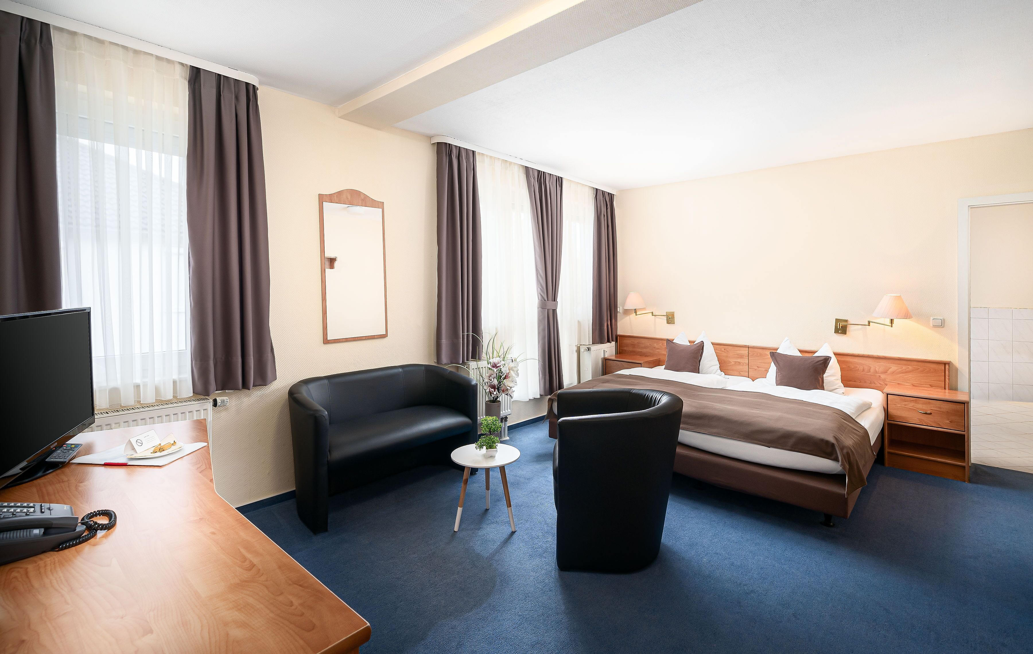 deluxe double room | in-room safe, desk, rollaway beds, free wifi