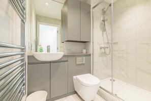 Standard Apartment, 2 Bedrooms | Bathroom - The Grange Dublin (Dublin)