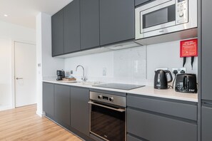 Standard Apartment, 2 Bedrooms | 1 bedroom, laptop workspace, iron/ironing board, free WiFi - The Grange Dublin (Dublin)