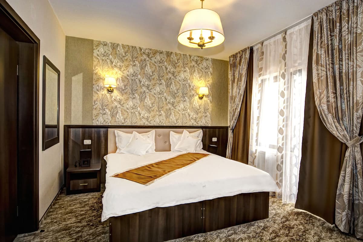 Camera Standard con letto matrimoniale o 2 letti singoli, vista montagna | Insonorizzazione, culla da viaggio, Wi-Fi gratuito, lenzuola