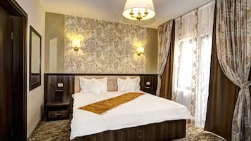 Standard Double or Twin Room, Mountain View | Soundproofing, travel crib, free WiFi, bed sheets