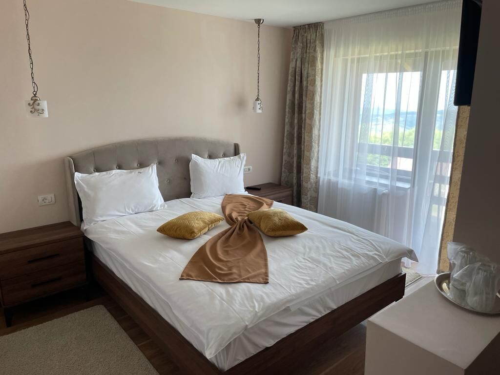 Sistema de insonorización, cuna de viaje, wifi gratis y ropa de cama