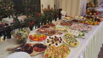 Daily buffet breakfast (EUR 6.50 per person)