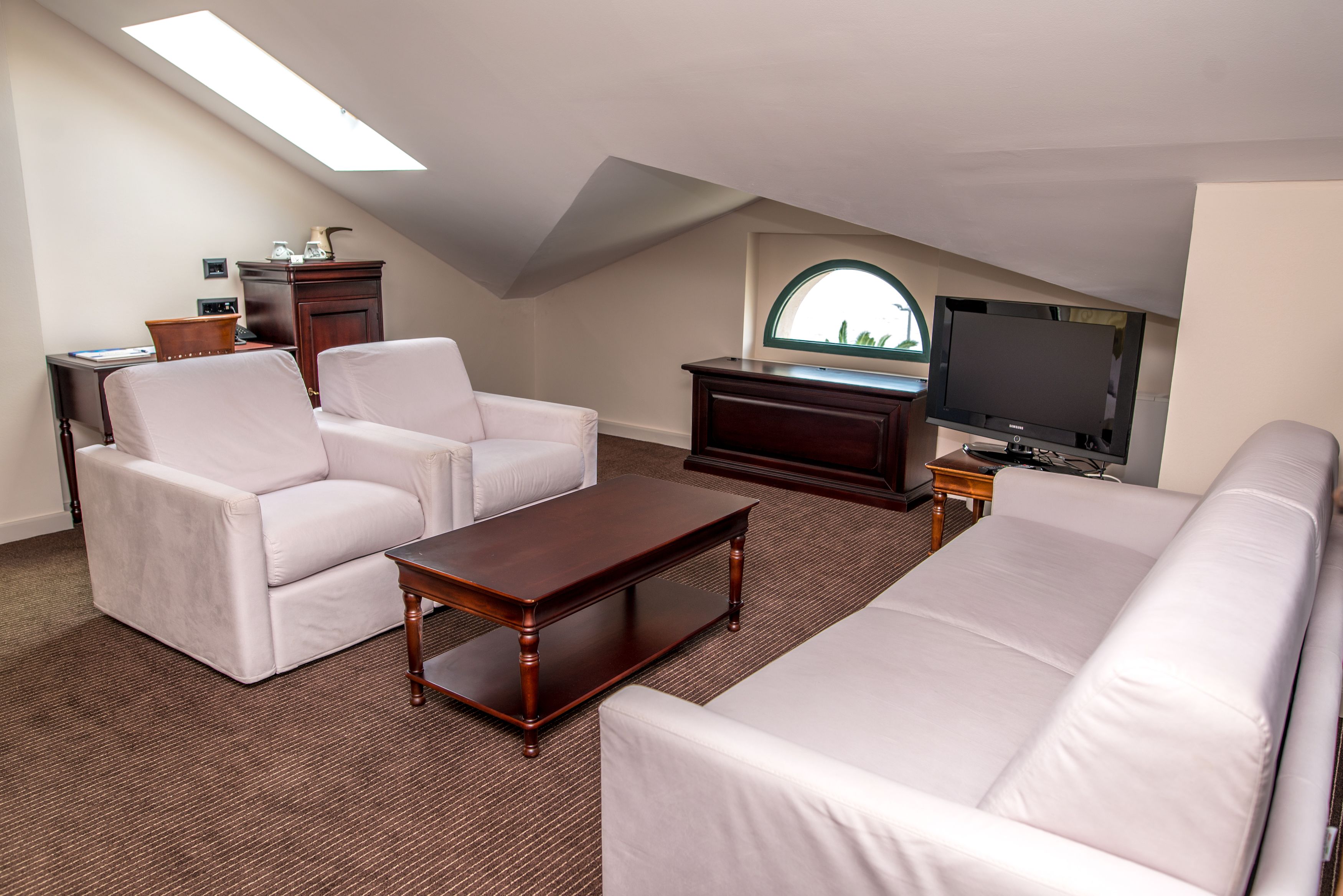 junior suite, 1 bedroom, bay view | living area | flat-screen tv