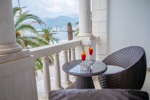 Deluxe Suite, Bay View, Sea Facing | 1 bilik tidur, peralatan tempat tidur premium, bar mini 