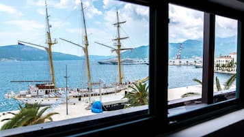 Suite junior, 1 habitación, vista a la bahía | Vista desde la habitación