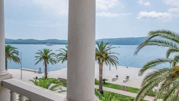 Suite Deluxe, vista baia, fronte mare | Balcone