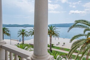 Suite Deluxe, vue baie, vue mer | Balcon