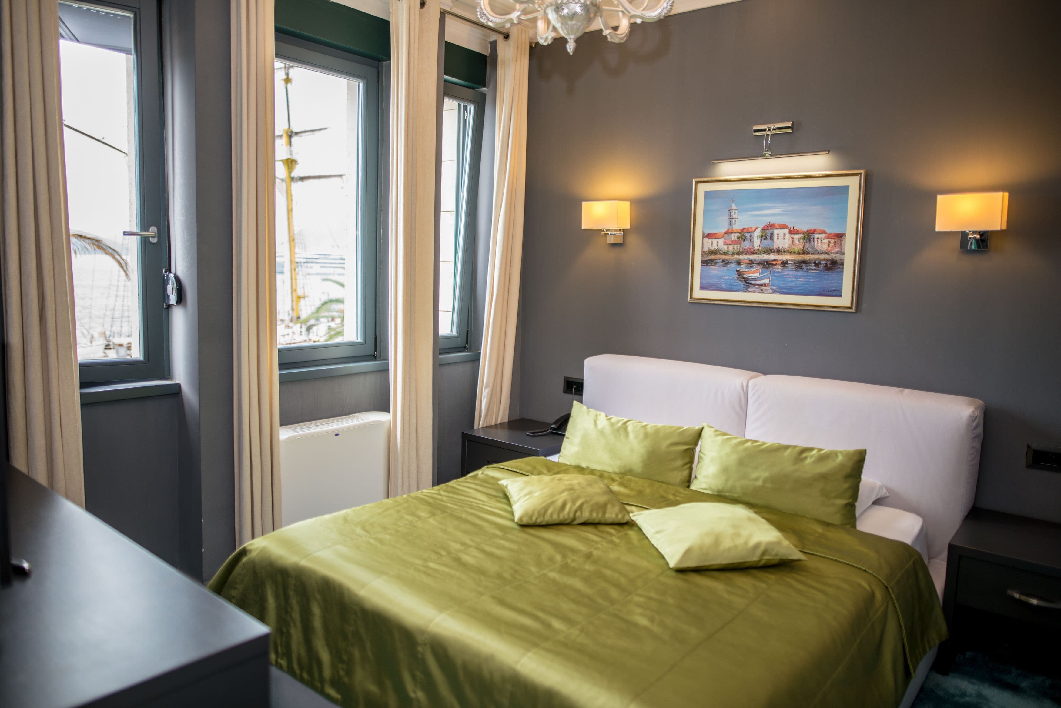 deluxe suite, bay view, sea facing | 1 bedroom, premium bedding, minibar, in-room safe