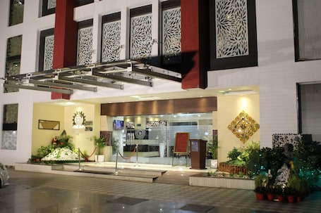 Property entrance. The Golden Apple