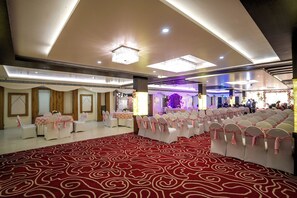 Banquet hall - The Golden Apple (Lucknow)