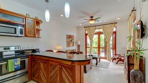 Comfort Apartment, 2 Bedrooms, Non Smoking, Beach View | Private kitchen - La Paloma Blanca F1 (Jacó)