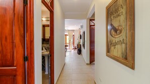 Interior - La Paloma Blanca F1 (Jacó)
