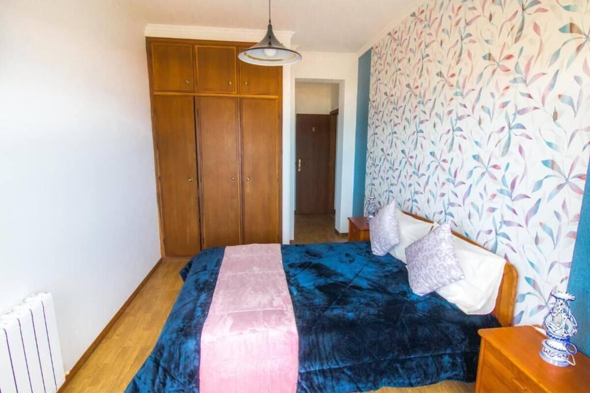 Blackout curtains, free cots/infant beds, free WiFi, bed sheets