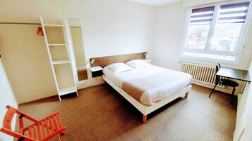 Desk, iron/ironing board, free WiFi, wheelchair access